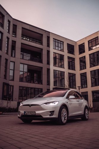 Tesla Business 00009